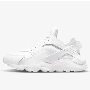 Nike White W Nike Air Huarache size 9w